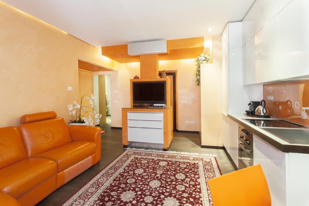 Holiday Magenta Apartment *