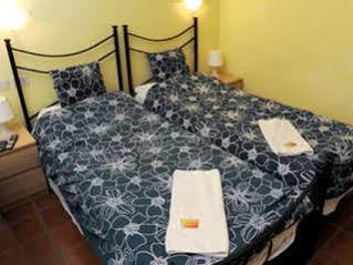 Holiday Magenta Apartment *