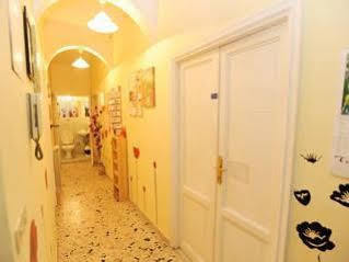 Holiday Magenta Apartment